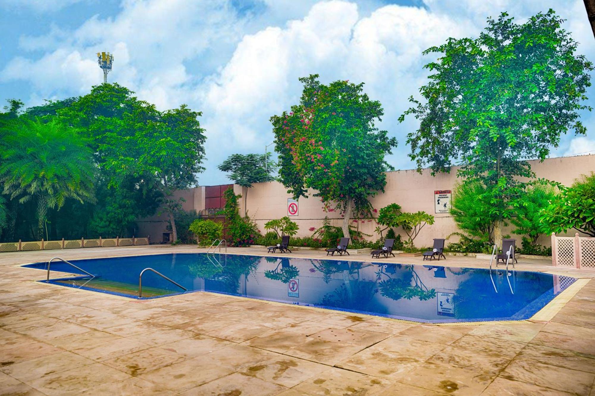 Club Mahindra Bharatpur Hotel Exterior foto