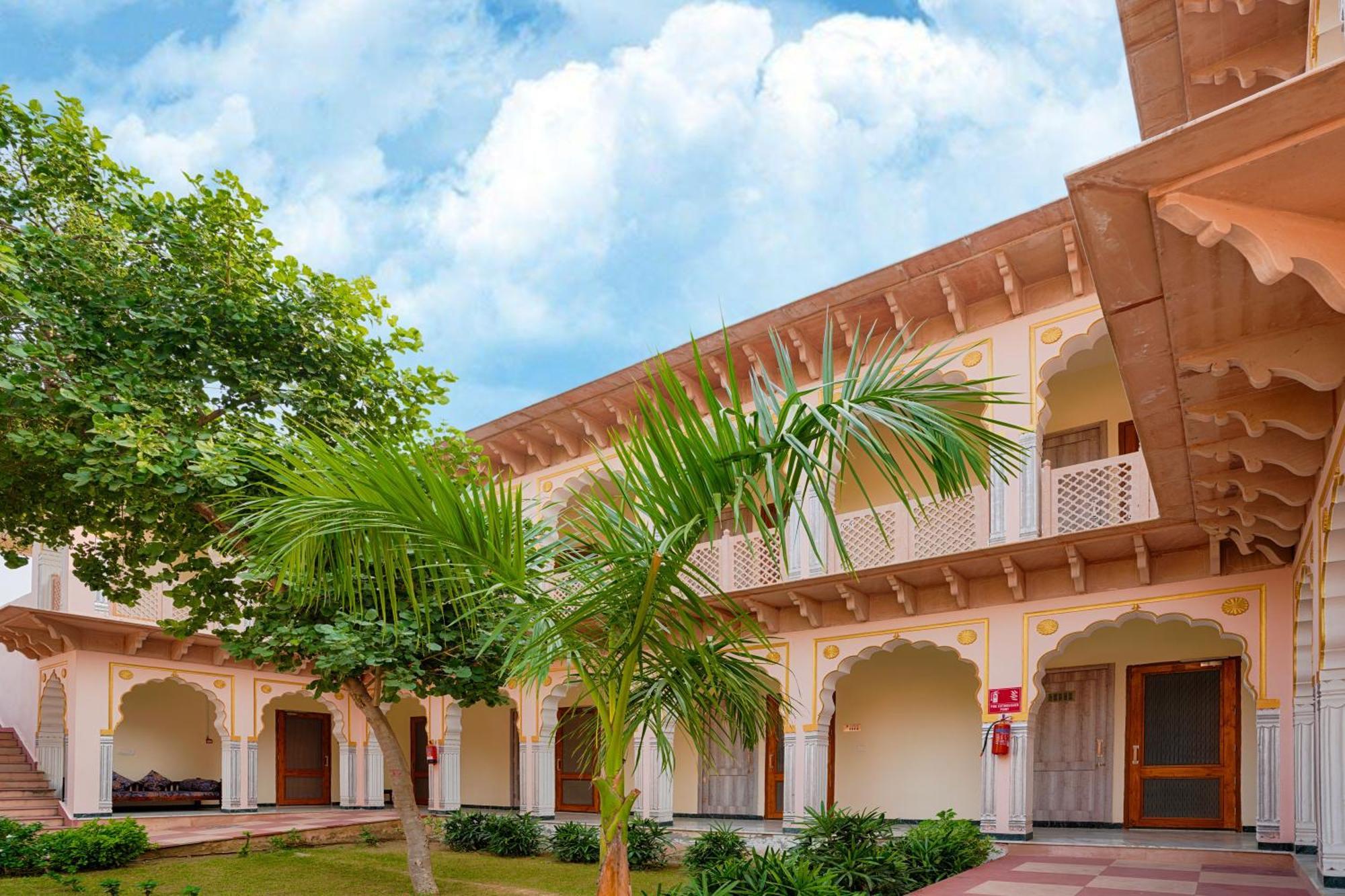 Club Mahindra Bharatpur Hotel Exterior foto