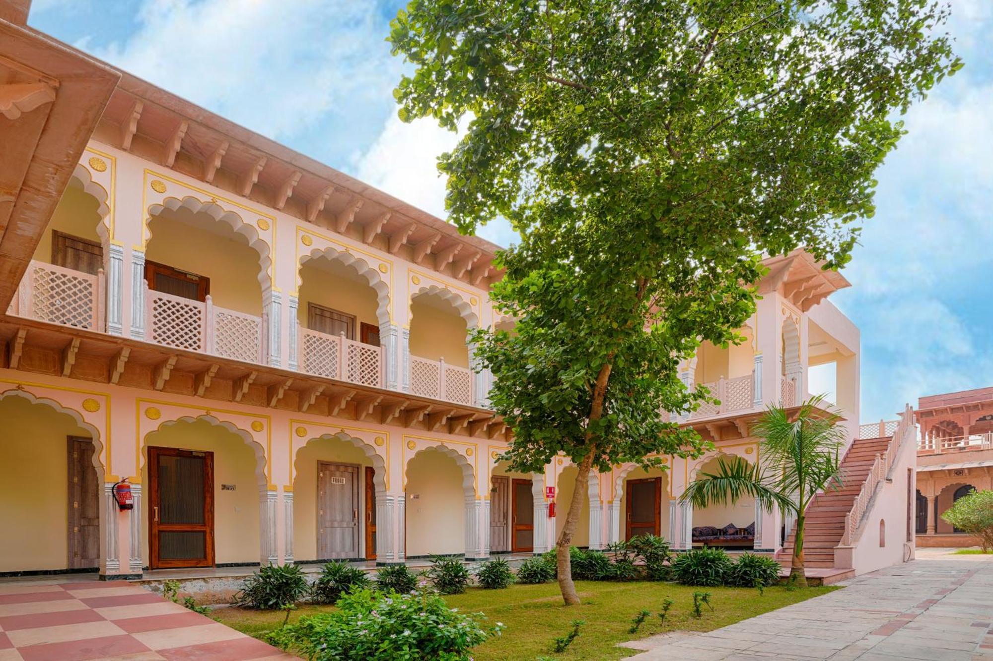 Club Mahindra Bharatpur Hotel Exterior foto
