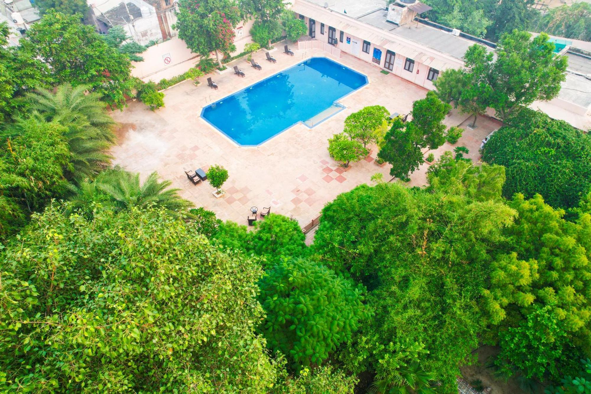 Club Mahindra Bharatpur Hotel Exterior foto